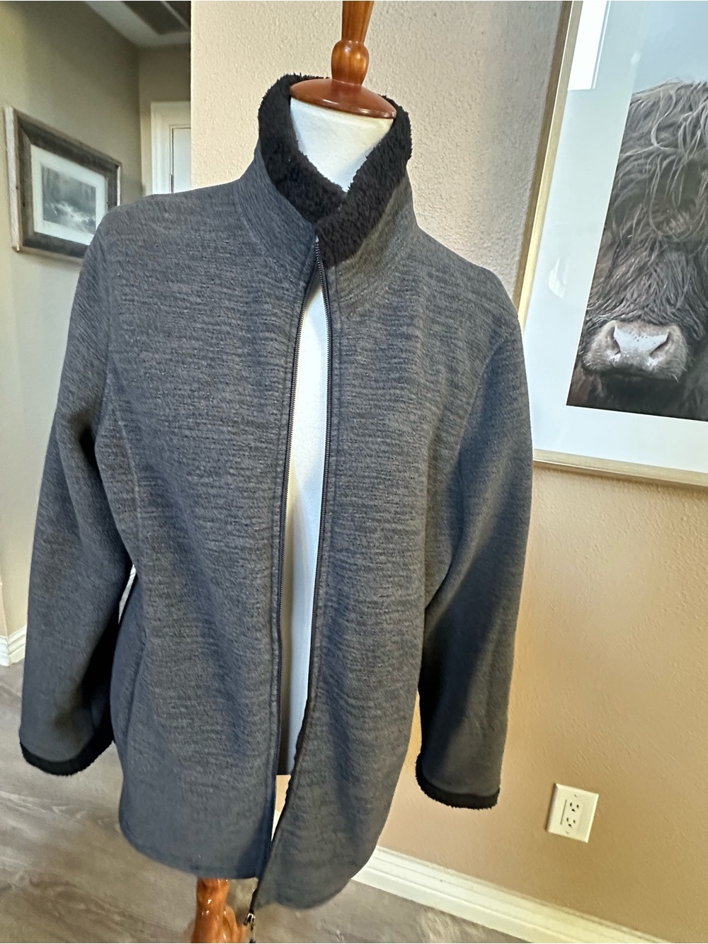 Womenโs XL Dark Gray Zip-Front Jacket with Black Sherpa Collar